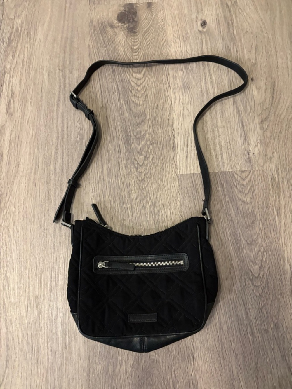 Vera Bradley Trimmed Quilted Crossbody Black Adjustable Strap Front Pocket